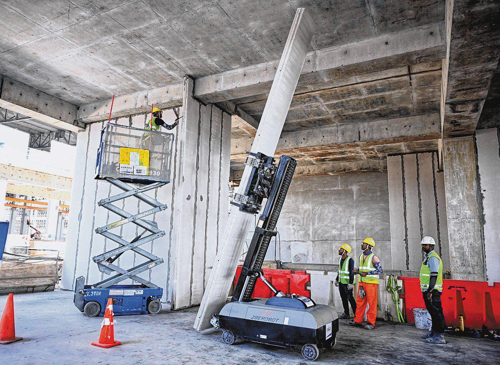More builders look to robots to tackle S'pore's construction labour crunch | The Straits Times - newspaper - Read this story on Magzter.com