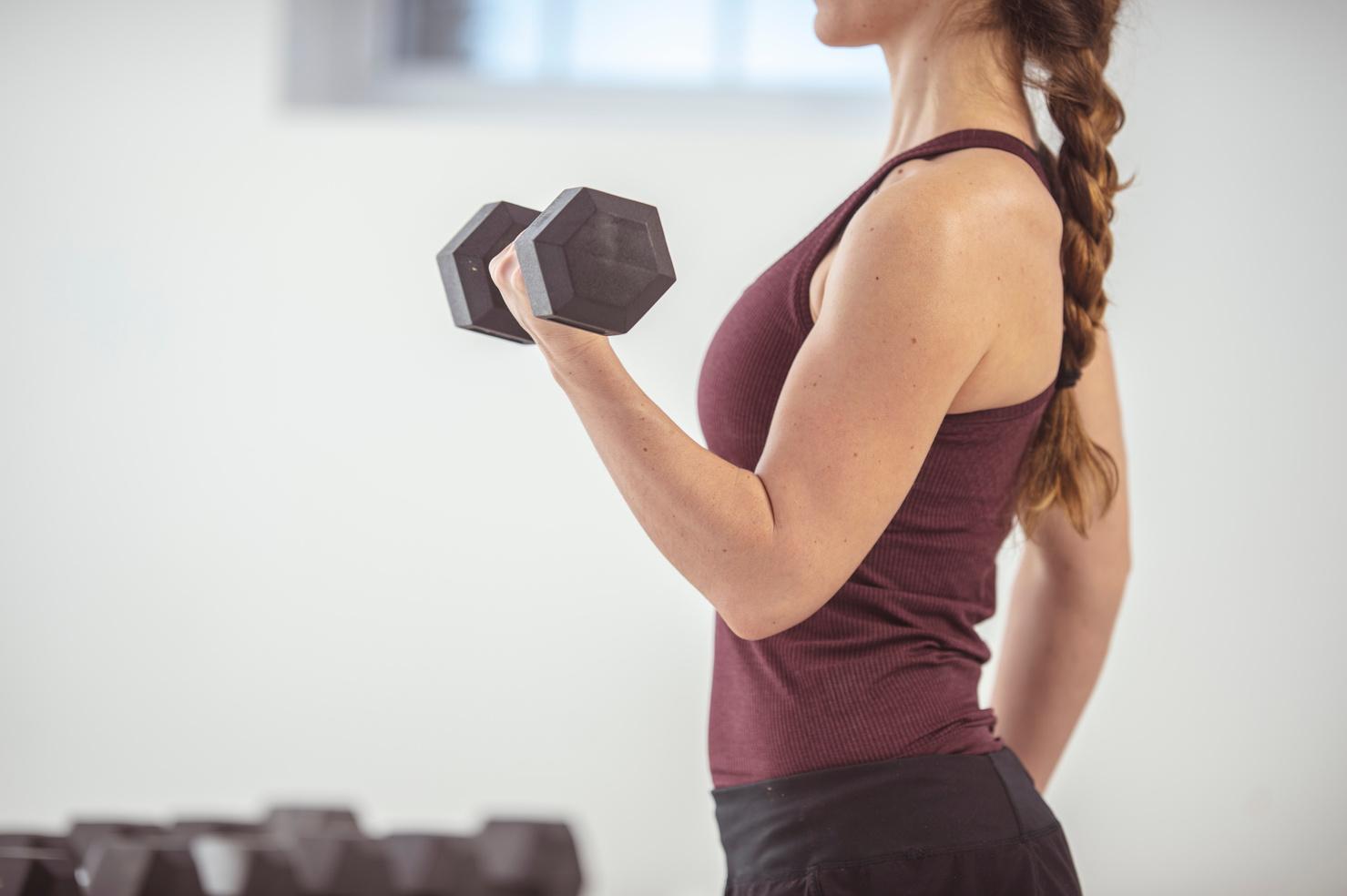HOW TO START LIFTING WEIGHTS SAFELY AFTER 40