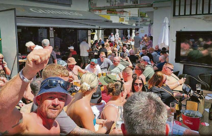 Fans race to the sun & lap up €2.50 pints..