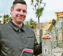 Crazy golfer hits record 1k courses