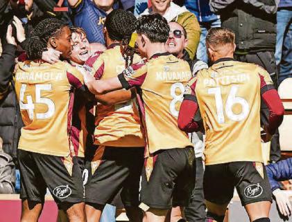 BANTAMS RULE ROOST AFTER BOBBY DAZZLE