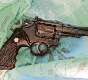 RUSSIAN ROULETTE HOLS GUN HORROR