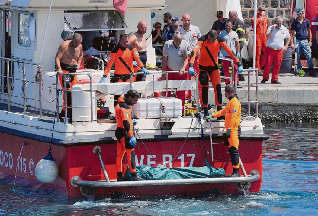 7 die in yacht horror