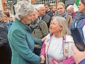 Catherine polls way ahead