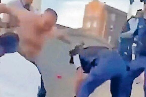 Crowds catch up with and stamp on beach killer