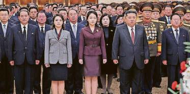 KIM'S GIRL IN SYMBOLIC STATE VISIT