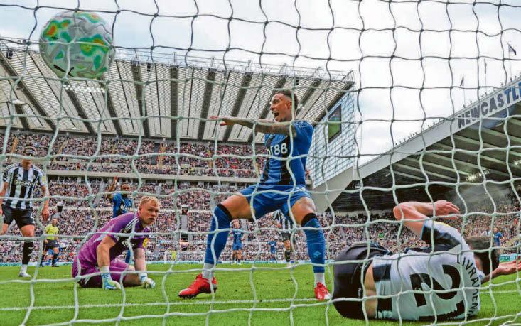 TOON STARS CAN'T KEEP TRIPPING UP