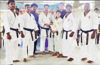 అంతర్జాతీయ జపాన్ బ్రౌన్ బెల్ట్ సాధించిన కరాటే విద్యార్థి