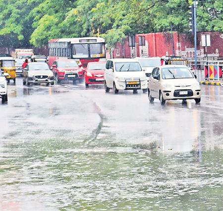 నగరంలో పలుచోట్ల వర్షం