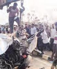 ట్రక్కును ఢీకొన్న కారు