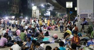 Stalemate outside SSC: No breakthrough in talks as Mamata & Bratya make appeal