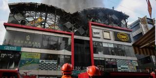 Massive fire at Croma showroom in Mumbai’s Bandra; NDRF mobilised, nearby building evacuated