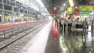 Central Railway services hit between Thane and Airoli due to girder glitch, commuters stranded