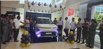 Kia Unveils Premium Variant 'Clavis' of Carens MPV in India