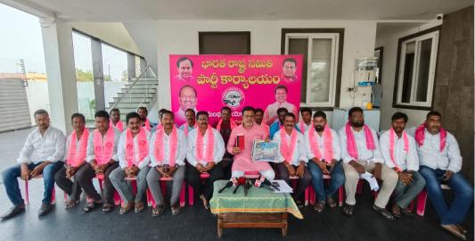 Deliberate Humiliation of MP Vamshi Krishna Condemned; Former MLA Putta Madhukar Demands Constitutional Accountability and Action Against Officials