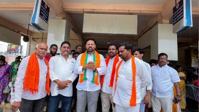 Sunil Reddy Decries Government Apathy During Manthani Bus Stand Inspection.