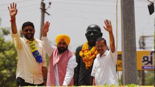Arvind Kejriwal attacks BJP, Congress as Gopal Italia files nomination