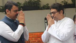 Amid talks of patch-up with Uddhav, Raj Thackeray meets CM Devendra Fadnavis at Mumbai hotel