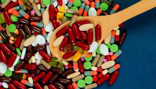 Decoding the complex relationship between microbial bugs and drugs