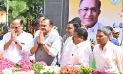 Telangana ministers pay tributes to Jaipal Reddy on death anniversary