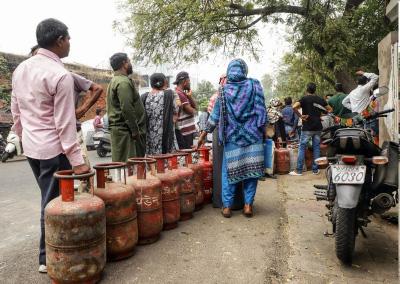 Centre rushes to allay LPG fears, says domestic users top priority
