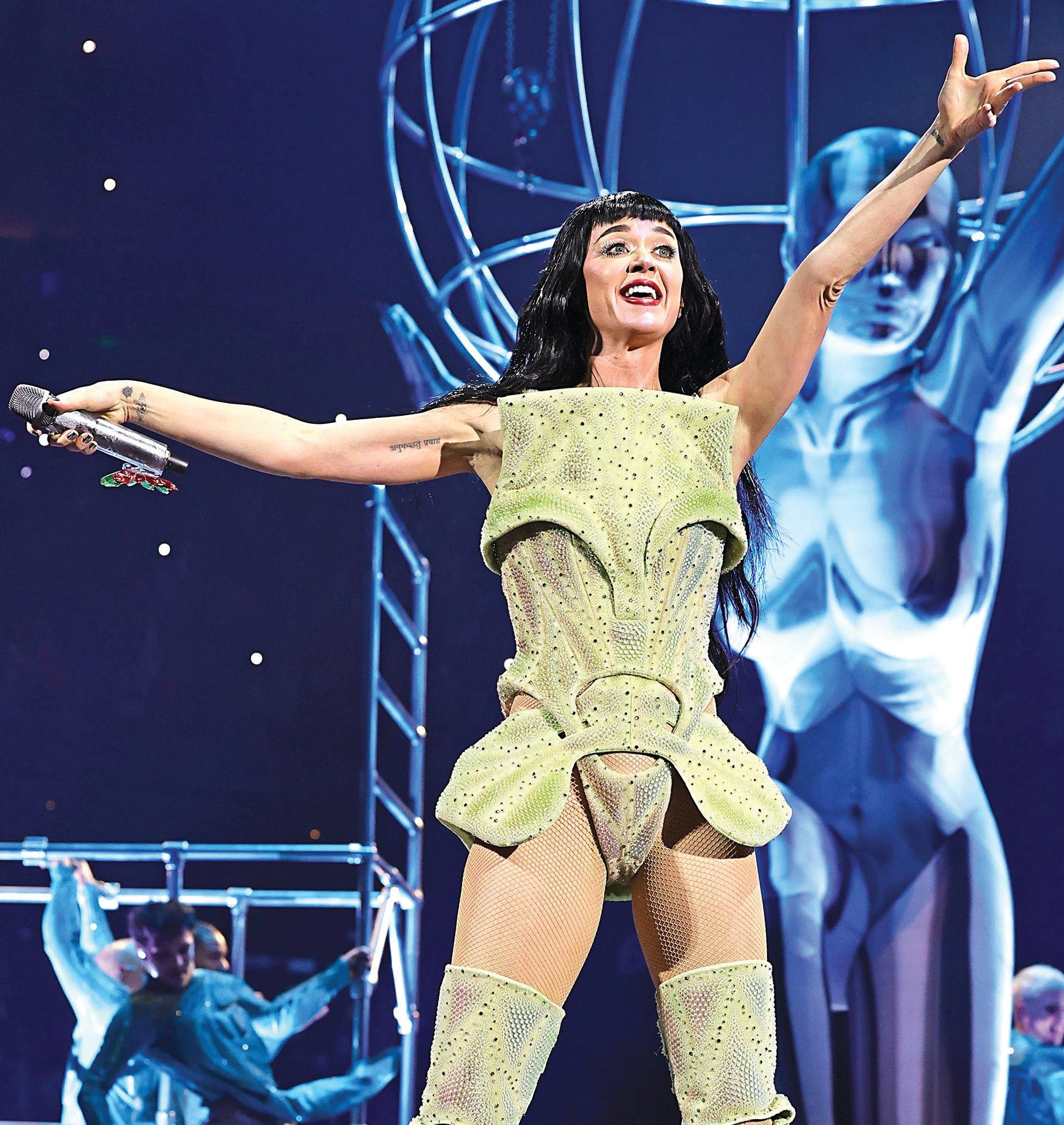 KATY CLAPS BACK!
