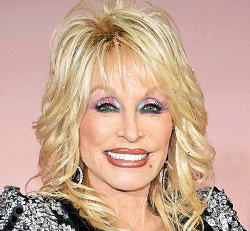 DOLLY PLAYS CUPID FOR KHLOE