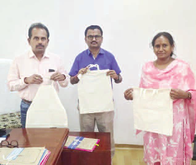వస్త్ర సంచుల వినియోగాన్ని ప్రోత్సహిద్దాం.