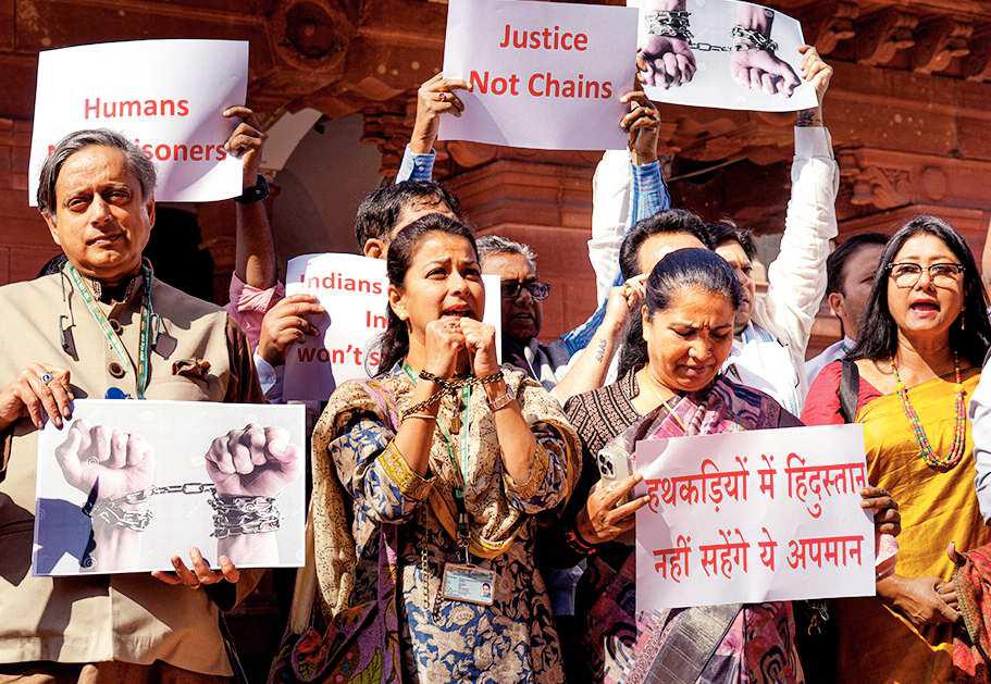 बेड़ियों में प्रवासी भारतीयों की वापसी पर सड़क से संसद तक छिड़ा संग्राम