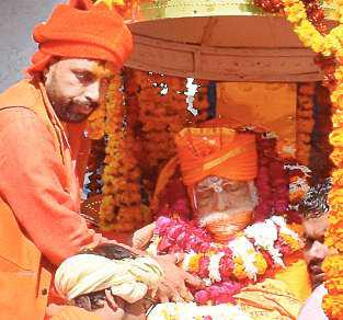 आचार्य सत्येंद्र दास को दी जलसमाधि