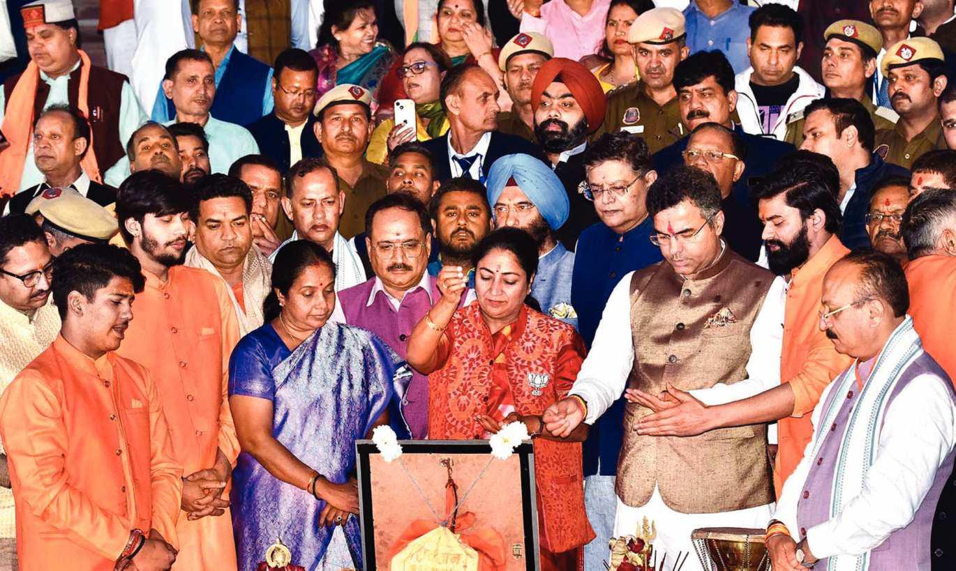 रेखा ने संभाला सीएम पद, आयुष्मान योजना लागू होगी... सीएजी रिपोर्ट रखेंगे
