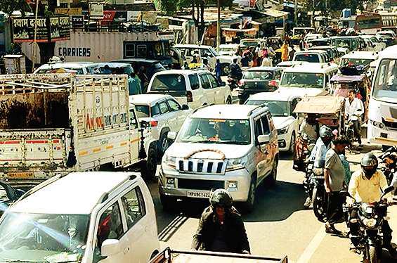 श्रद्धालुओं का रेला, 22 किमी लंबा जाम