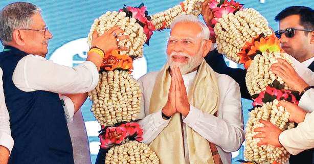 जो लोग पशुओं का चारा खा सकते हैं किसानों का हित नहीं कर सकते : मोदी