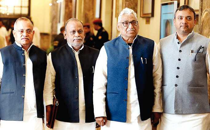 संसदीय कार्य मंत्री के दुख जताने के बाद शुरू हुआ सदन