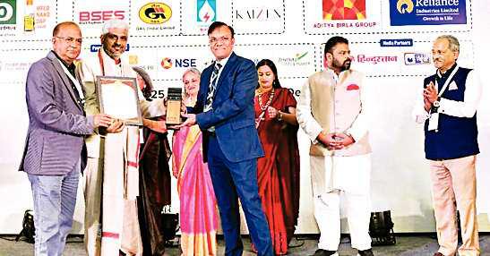मणेंद्र मिश्रा को कनेक्टिंग एलुमनी ऑफ द ईयर सम्मान