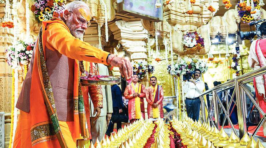 सोमनाथ पहुंचे पीएम, देशवासियों के कल्याण की कामना की