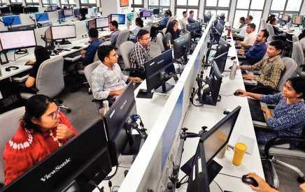 नए ऑर्डर के दम पर सेवा क्षेत्र 26 महीने के निचले स्तर से उबरा, रोजगार वृद्धि 20 साल में सबसे तेज