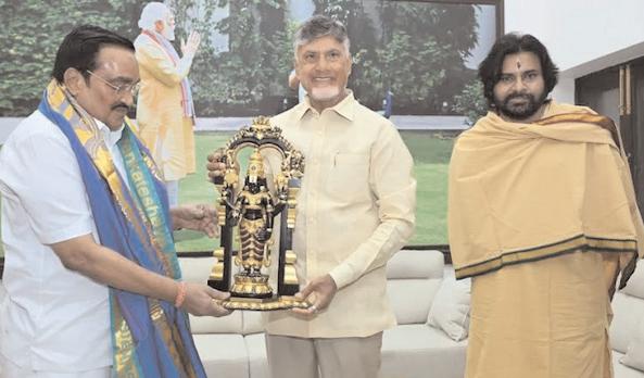 కేంద్ర మంత్రి పాటిల్తో చంద్రబాబు, పవన్ భేటి