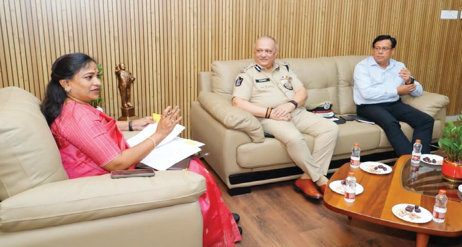 డీజీపీ, పోలీస్ ఉన్నతాధికారులతో హోమమంత్రి అనిత సమీక్ష