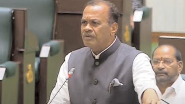 ఆ రోడ్లకు టోల్ విధించే ఆలోచన లేదు