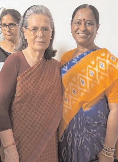 కాంగ్రెస్ అగ్ర నేతలతో మంత్రి కొండా సురేఖ