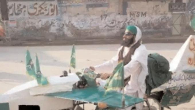 దేశంపై సొంత పౌరుల జోకులు.. పాక్ నవ్వుల పాలు