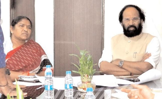 గోదావరి నది మీద లిఫ్ట్ ఇరిగేషన్ ప్రాజెక్టును నిర్మించాలి