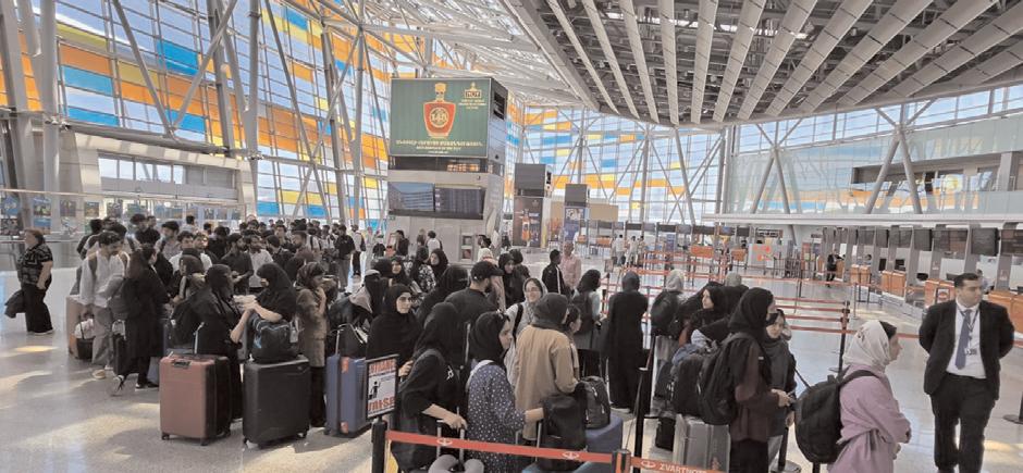 ఇరాన్ నుండి తరలి వచ్చిన భారతీయ విద్యార్థులు