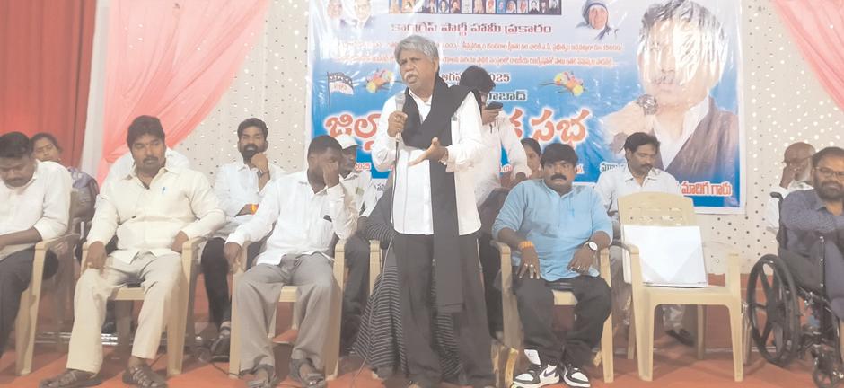 పింఛన్లు పెంచకుంటే..సీఎం రాజీనామా చేయాలి