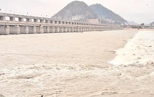 కృష్ణానది జలాలు సముద్రం పాలు