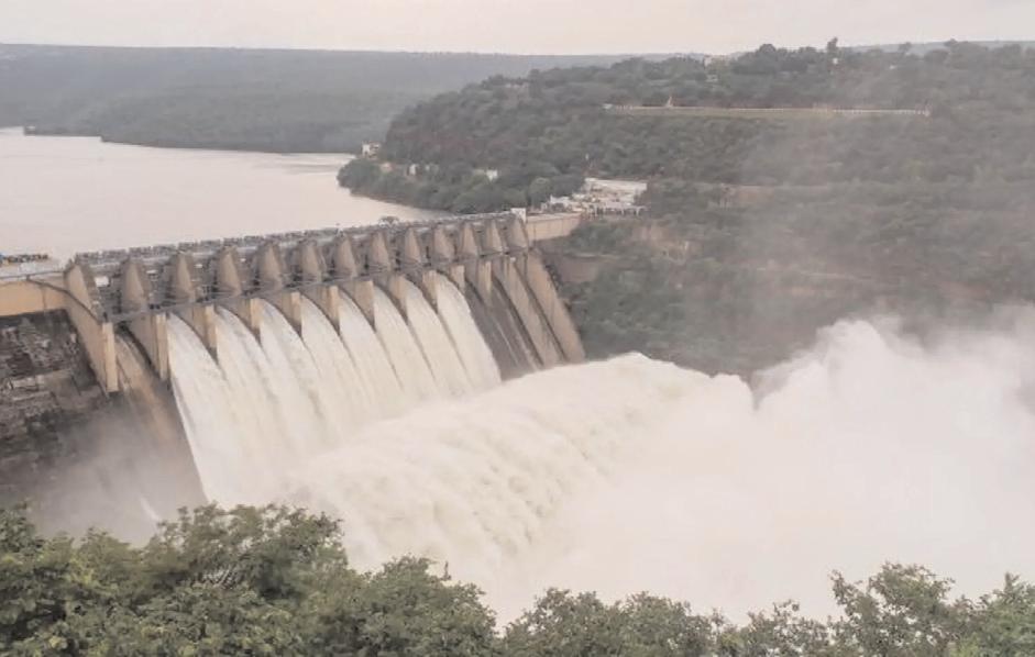 ప్రాజెక్టులకు జలకళ