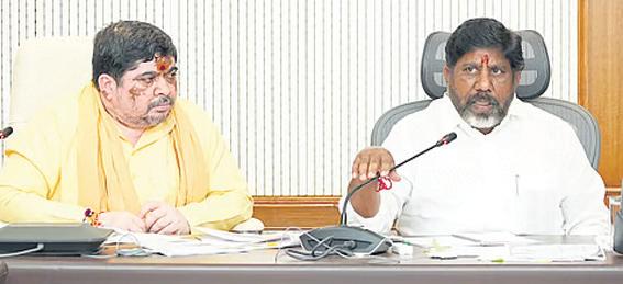 ఢిల్లీకి మంత్రుల పయనం