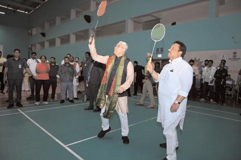 బ్యాడ్మింటన్ పోటీలను ప్రారంభించిన గవర్నర్