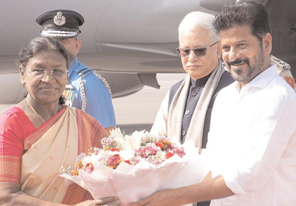 హైదరాబాద్కు చేరుకున్న భారత రాష్ట్రపతి ద్రౌపది ముర్ము